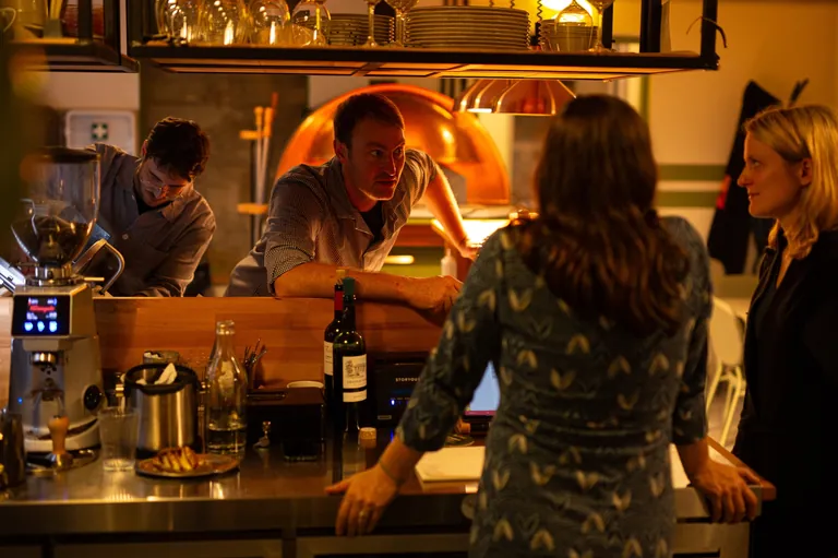 Rozhovor u pultu – Serpente