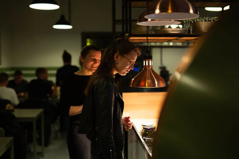 Detail přípravy pizzy – Serpente